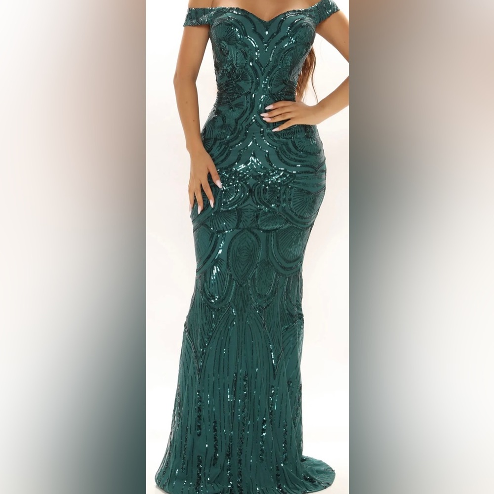 Size 2x birthday, prom, wedding, formal non formal emerald dress. Pretty sequin
